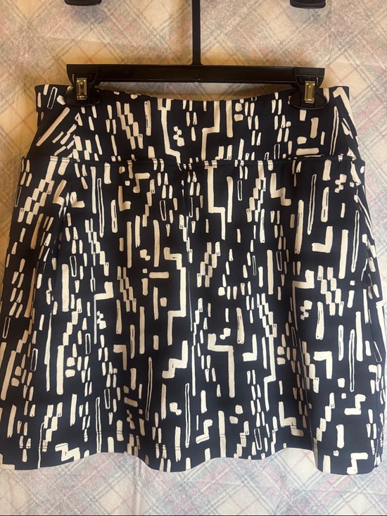 Title nine Pants - Title Nine Black & White Abstract Print Skort